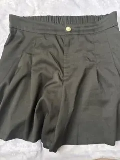ブラック プリーツ ショートパンツ