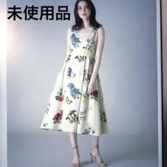 MMaglie le cassettoの花柄刺繍ノースリーブワンピース。