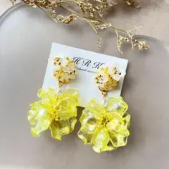 ❁51イエロー花びらタッセルのピアス/イヤリング　結婚式　和風　着物　卒業式