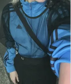 adidas トラックジャケット 青