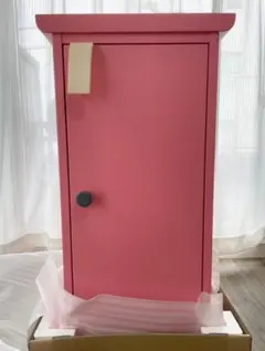 【新品未開封、未使用】100年大長編 ドラえもん ミニどこでもドア型本棚　ピンク 100年先まで暮らしを共にする家具にしたいーー「どこでもドア型