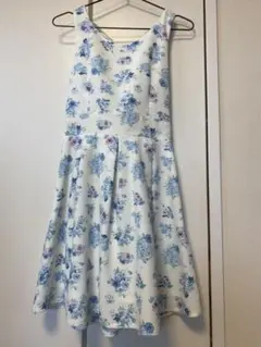 新品未使用　NICE CLAUP 花柄ワンピースのサムネイル