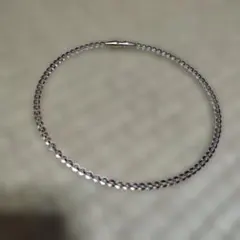 シルバーとピンクのビーズネックレス