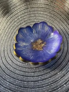 紫色の花型小物入れ