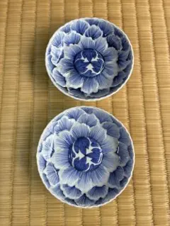 古伊万里陽刻染付 菊花文様 小皿 - メルカリ