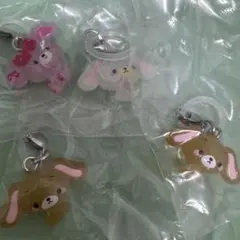 サンリオ　ゆるっとめじるしアクセサリー　ボンボンリボン　しろうさ くろうさ