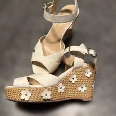 STUART WEITZMAN フラワー ウェッジソール サンダルのサムネイル