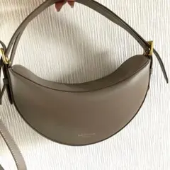 J.M. DAVIDSON ベージュ ハーフムーン ショルダーバッグ - メルカリ
