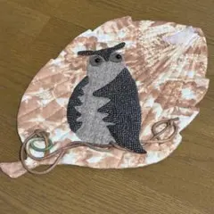 葉っぱに乗ったフクロウ　パッチワーク ハンドメイド　インテリア　縁起物