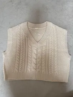 新品未使用ニットベストアイボリー