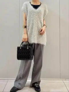 VIS ヴィス　キャットシャギーニットベスト　グレー　vネックのサムネイル