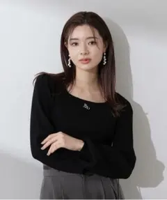 プロポーションボディドレッシング　ロゴ入りリブニット　ブラック