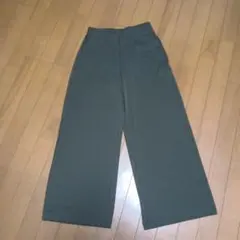 ユニクロ　オリーブグリーン ワイドパンツ