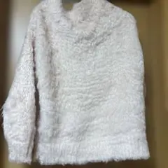 淡いピンクのフリース長袖セーター