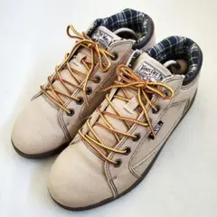 ベージュ スニーカー