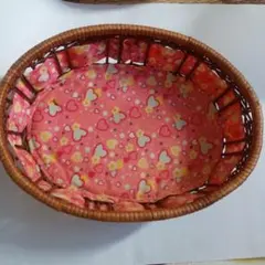 ハート柄の楕円形バスケット