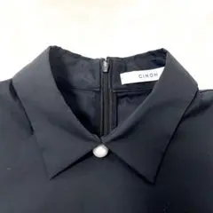 チノ CINOH　ドレスシャツブラウス　上品　大粒パールボタン　黒　【美品】