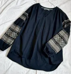 ヌキテパ ブラウス F ブラック 金刺繍 インド綿 黒 パフスリーブのサムネイル