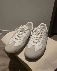 AMI Paris アミパリス　スニーカー ホワイト グレーのサムネイル