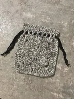 ハンドメイド　編み物　かぎ針編み　巾着　小物入れ　フラワーモチーフ