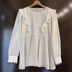 BLUE LABEL CRESTBRIDGEのナチュラルローンブラウスのサムネイル