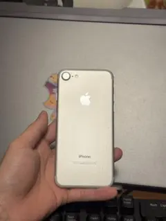Apple iPhone 7 本体 シルバー