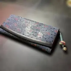 伝統工芸 印伝 長財布 黒×赤 総柄 ゴールド金具 かぶせ型 - メルカリ