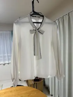 【20日までで出品停止】リボンタイホワイト長袖ブラウス