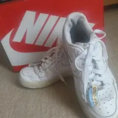 NIKE AIR FORCE 1 ホワイト スニーカーのサムネイル
