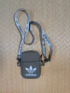 adidas ショルダーバッグ カーキ