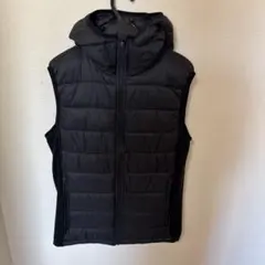 ブラックダウンベスト フード付き