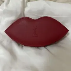 YSL ノベルティー 唇型ポーチ（メイクブラシ付き）のサムネイル