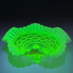 ウランガラス カナリアイエロー オパールセントガラス 花瓶 - メルカリ