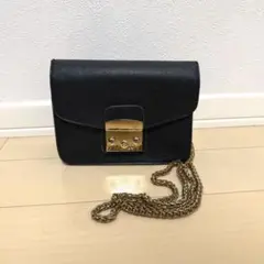 ブラックショルダーバッグ ゴールドチェーン