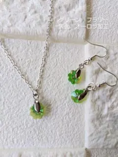 スワロフスキービーズ　ネックレス＆ピアス