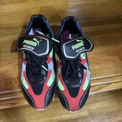 * PUMA KINGロゴ入りの大型フラップ