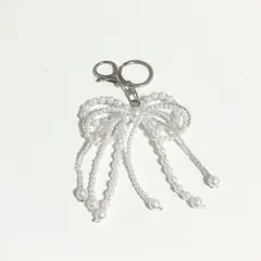 【トレンド♡】リボンチャーム ホワイト ビーズ キーホルダー ストラップ スマホ