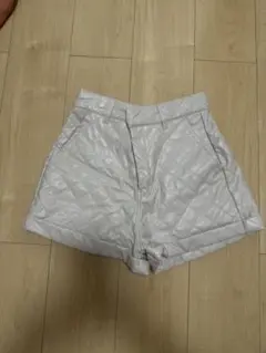 ライトグレー キルティング ショートパンツ