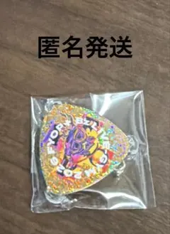 B'z FYOP+ 会場限定ガチャ ピックバッジ 金④のサムネイル