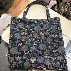 ハンドメイド トートバッグ 猫 クジラ 森柄 おとぎの国の猫と仲間たち生地 ハンドメイド トートバッグ 猫 クジラ 森柄 おとぎの国の猫と仲間たち