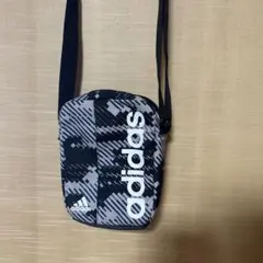 adidas 迷彩ショルダーバッグ
