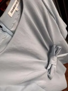 STRAWBERRY-FIELDSのリボン付きライトブルーひざ丈ワンピース