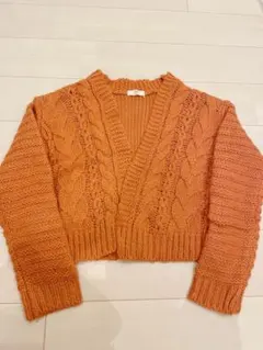 ケーブル編みカーディガン