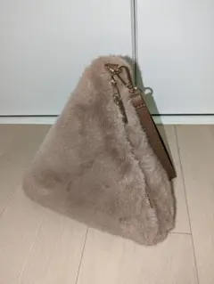 三角形　フェイクファーハンドバッグ　韓国　秋冬