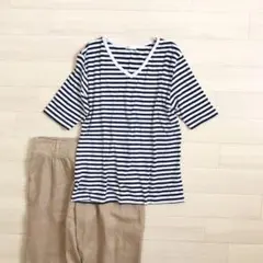 爽やかネイビー×ホワイトのボーダーデザインVネックシンプル半袖フィットカットソー