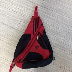 adidas ワンショルダーバッグ ボディバッグ スリングバッグ 赤のサムネイル