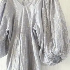 【新品未使用】ヌキテパ　フラワー箔プリント ワンピース　チャコール　Sサイズ NOLLEY'S（ノーリーズ）の「◇【WEB限定】【ne Quittez pas/ヌキテパ