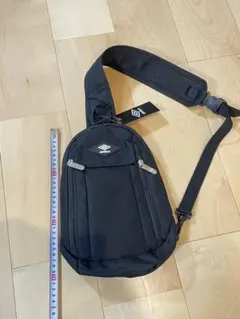 【新品】umbro アンブロ ボディバッグ ショルダーバッグ ブラック