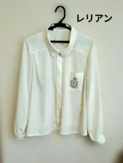 レリアンのアイボリー 長袖シャツ 刺繍ポケット付き