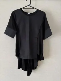 UN3D. アシンメトリック ブラック Tシャツ Fサイズ　バックプリーツのサムネイル